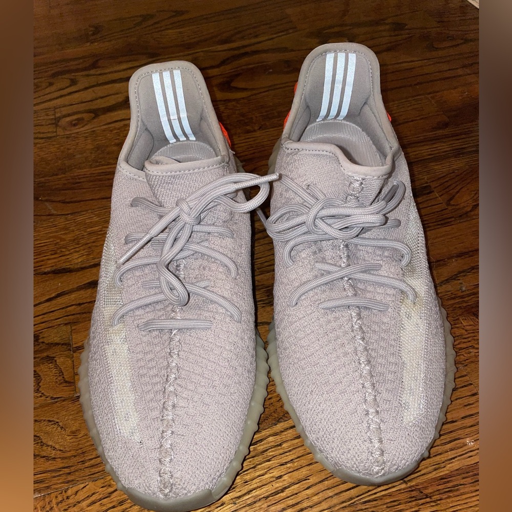 Yeezys in amazing condition. Comes with green authentic tag from stock X